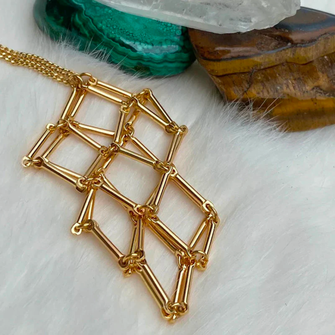 Un pendentif porte pierre sans pierre 